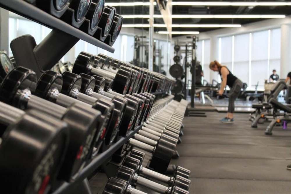 作为健身教练，如果停止锻炼肌肉会萎缩吗